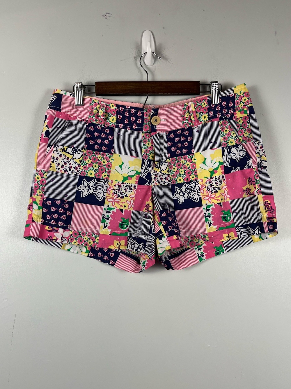 Lilly Pulitzer Shorts Multicolor Patchwork Floral Print Cotton size 10 ladybugs